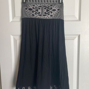Super cute strapless black dress with gray detailing on the top and bottom, Med